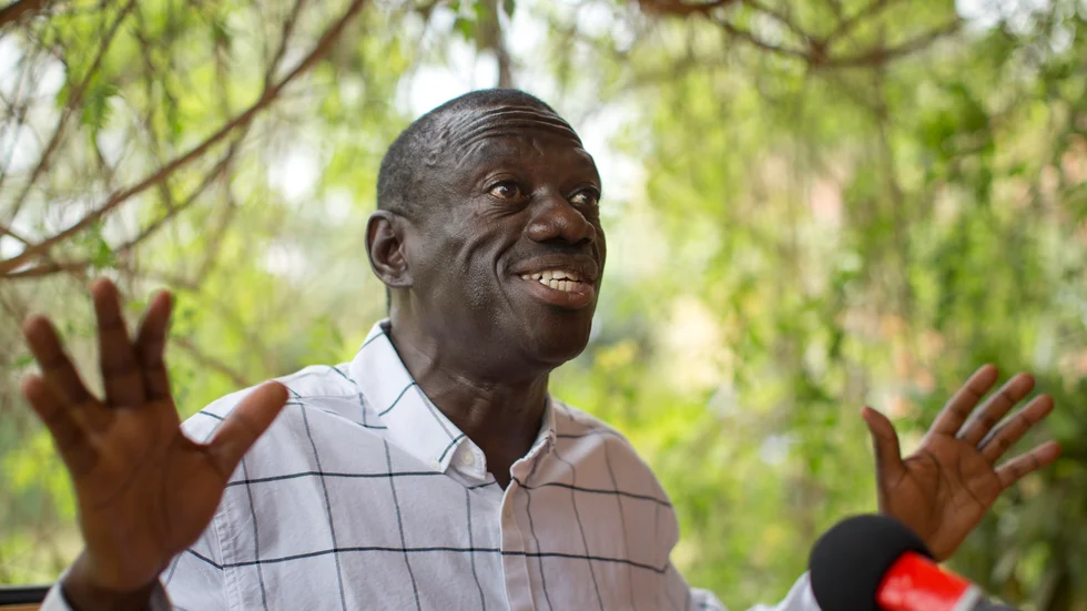 Oppositionsledaren Kizza Besigye hålls instängd i hemmet av ugandiska polis. Arkivbild.