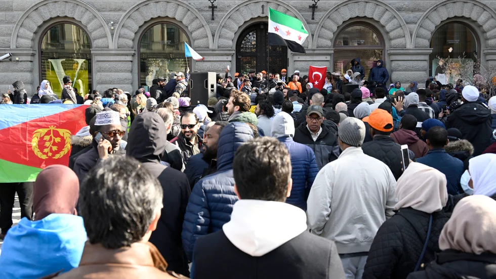 Nyans är mer extremhöger än något annat parti och drömmer om ett mansdominerat muslimskt samhälle, skriver "Fundersam demokrat".
Bild från april i år då partiet Nyans arrangerade en demonstration mot koranbränningar vid Mynttorget i Stockholm.