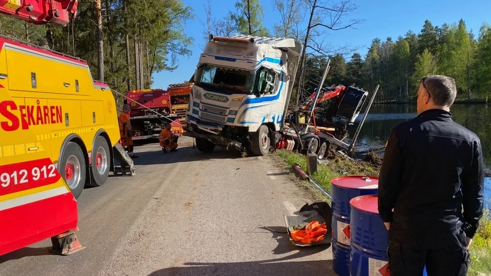 Styrkeledare Kåre Carlsson var på plats vid räddningsarbetet på kvällen och även när fordonet bärgades under onsdagsmorgonen.