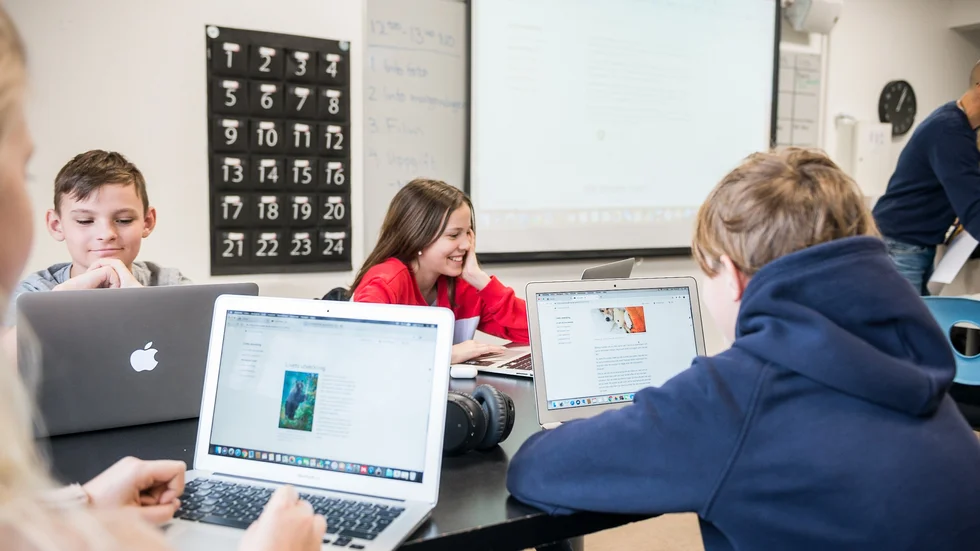 Att använda datorer i skolan i allt för hög grad får negativa konsekvenser. 