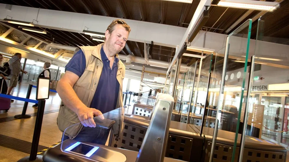 PJ Fernström vid den numera automatiska incheckningen i Visby hamn.