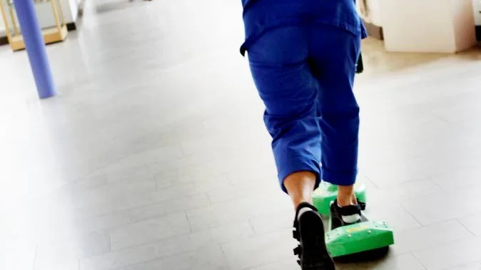 Med en ny handlingspland ska beroendet av hyrpersonal minska.