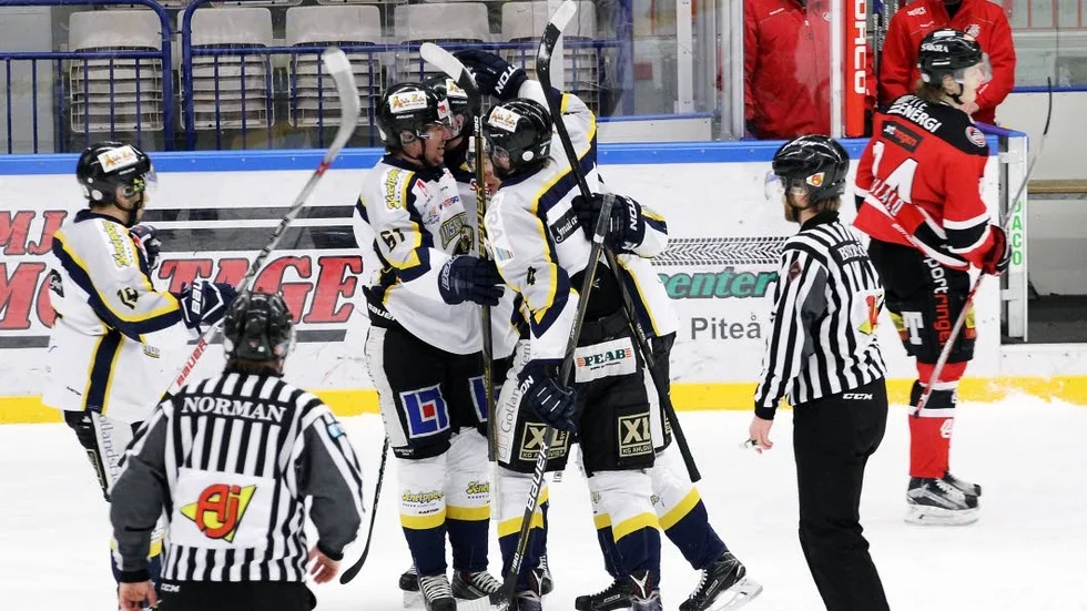 TVÅA. Visby Roma tappade en 2–0-ledning mot Östersund och därmed försvann chansen att nå det avgörande finalspelet. Den platsen togs av Huddinge.