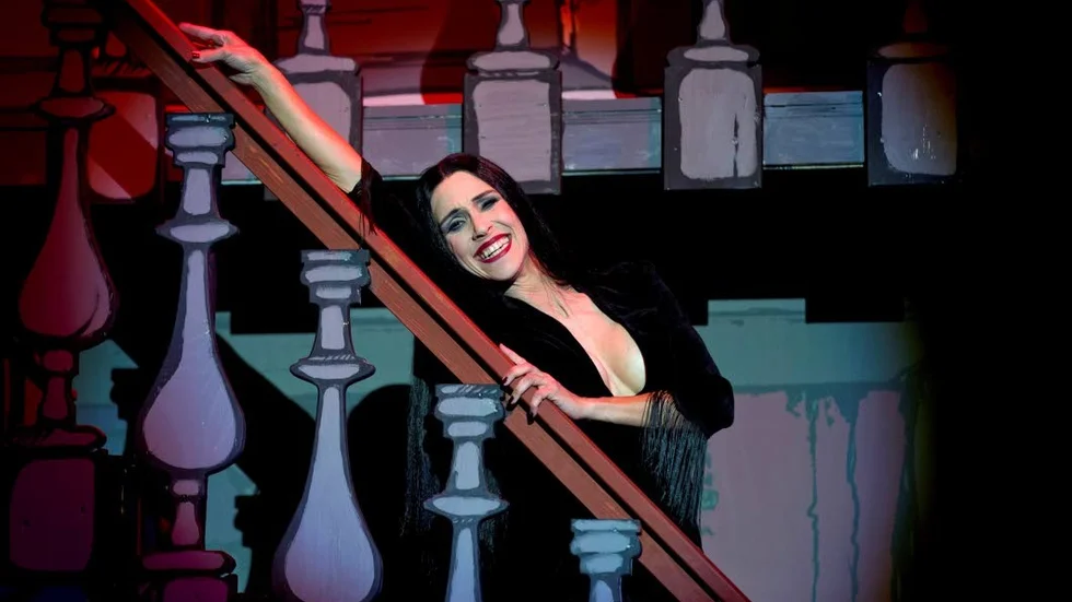 Petra Nielsen som Motricia Addams i "Familjen Addams" på Lorensbergsteatern i Göteborg 2013.