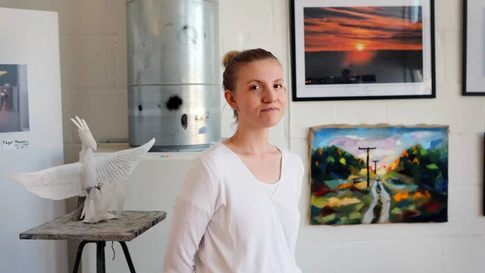 Lowisa Jakobsson fann sitt motiv strax utanför Slite där en kraftledning skär genom landskapet.