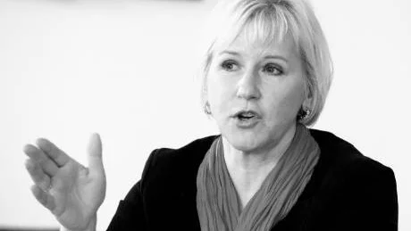 En vidrig och hänsynslös krigsmetod är våldtäkt som vapen. Här imponerar Margot Wallström allt mer i FN-maskineriet med att hävda ansvaret att stoppa det sexualiserade våldet mot kvinnor. Allt fler lyssnar till hennes rapportering från världen.