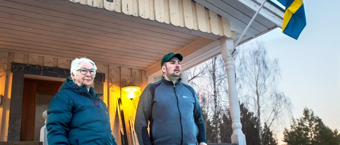 Hundliv håller byborna vakna 