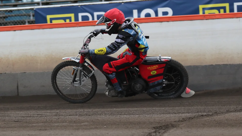 Rasmus Karlsson blev världsmästare i 250cc i fredags. Under söndagen fixade han och Leo Klasson en ny pallplats åt Sverige i par-EM.