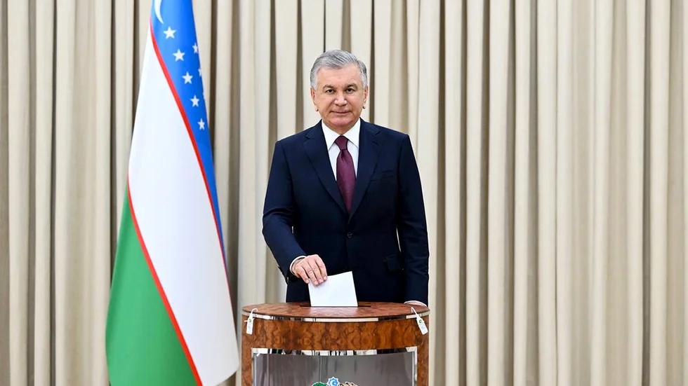 Uzbekistans ledare Sjavkat Mirzijojev, när han röstade i söndags.