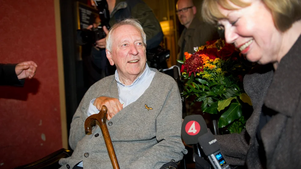 Tomas Tranströmer beskrivs ibland som "metaforernas mästare". Här har han just fått veta att han utsetts till Nobelpristagare 2011.