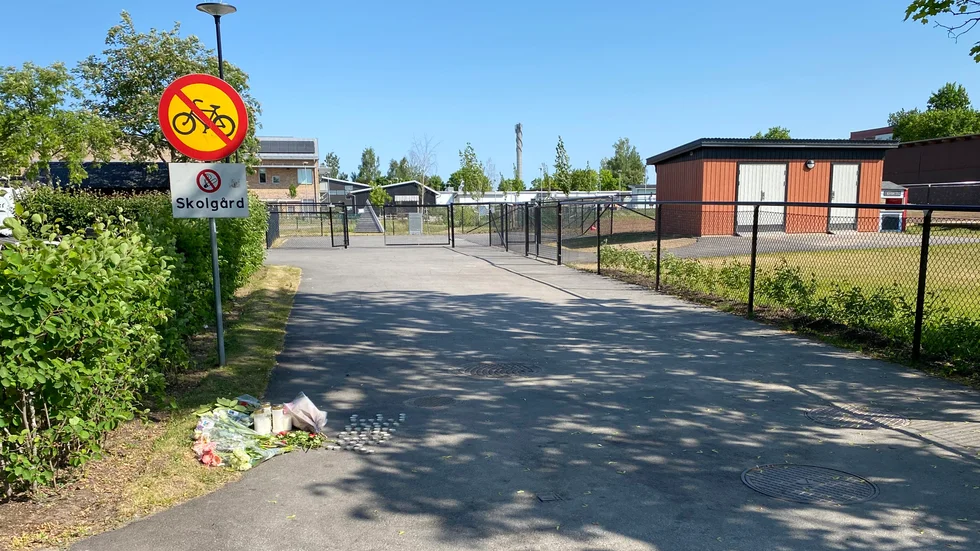 Mannen i 40-årsåldern skadades med ett vasst föremål och dog. Under tisdagen höll kyrkan extraöppet för ljuständning och samtal.