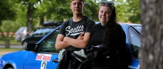 Sysslingarna som övningskör ihop – i rallybil: "Fort på gruset"
