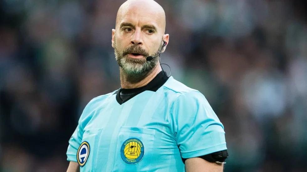 Svensk fotbolls domarbas Stefan Johannesson är besviken över Kosovare Asllanis domarsågning efter cupfinalen. "Det drabbar fotbollen", säger Johannesson.