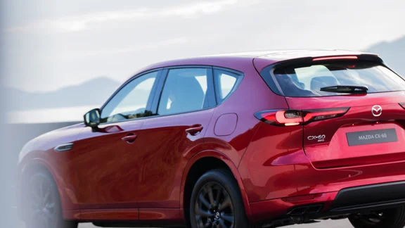 Hög efterfrågan på den allsidiga hybriden: "Mazdas mest populära lansering"