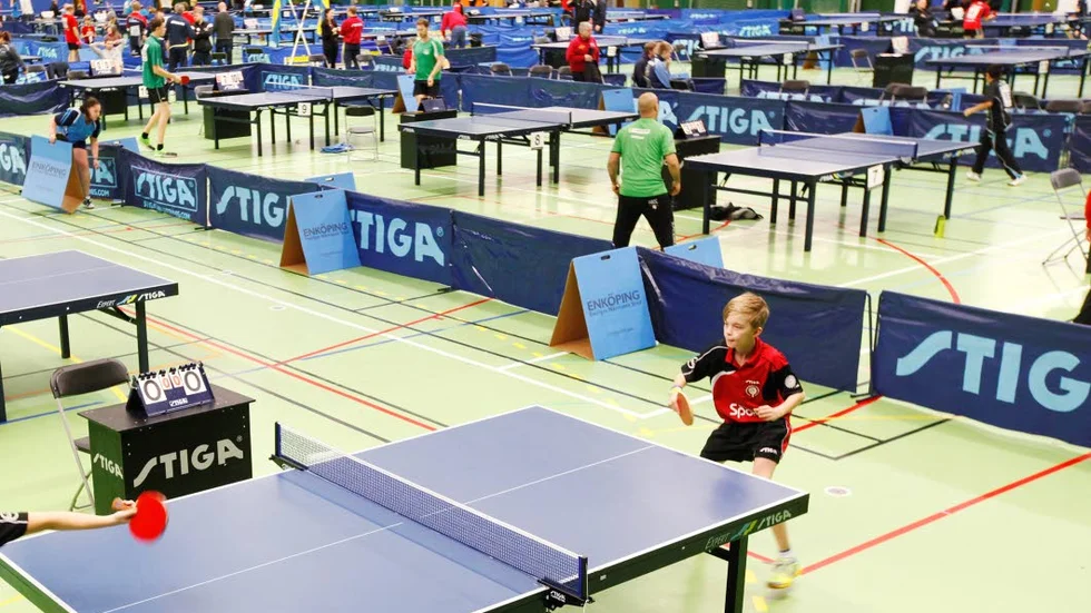 Pingisfest. Det var spel på 53 bord i Idrottshuset under helgen. Över 2000 matcher spelades och arrangörsmässigt blev det en ny fullträff.
