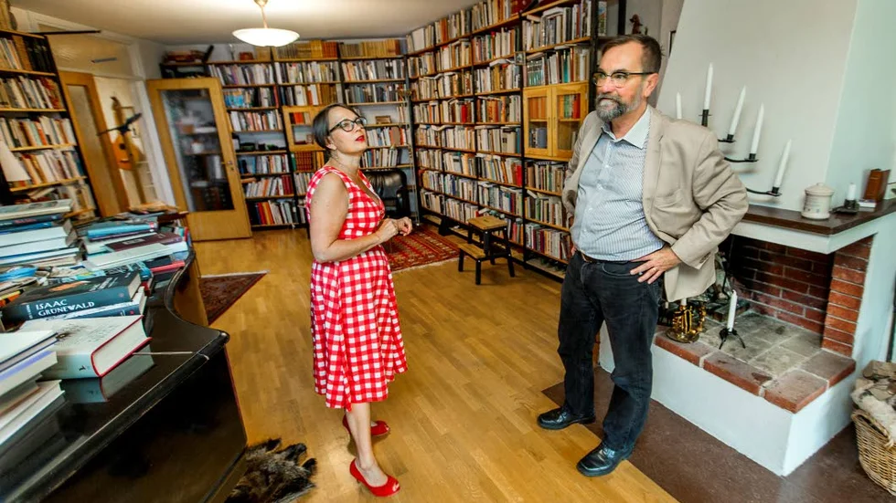 Bibliotek. Här, i paret Burmans vardagsrum, finns över 4 000 böcker.