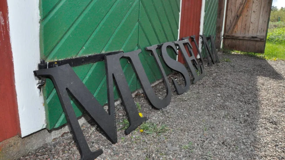 Bokstäver i gjutjärn, tillverkade av Alunda järngjuteri, ska sättas upp på gaveln till det nya museet.