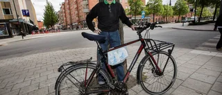 Han tar cykeln till Sarek