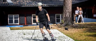 Här testar UNT:s reporter slalom på plast