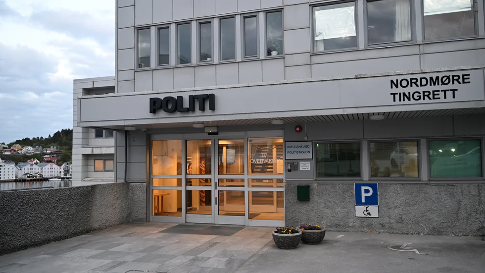 Polishuset tillhörande Møre og Romsdal i Norge. Arkivbild.