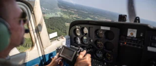 Följ med när piloterna letar bränder i Uppland