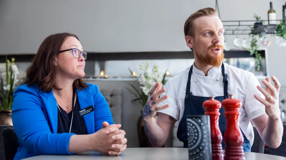 Nu har omgörningen av Hotell Quality satt igång. ”Vi har ambition att på sikt öppna våra tomma kroglokaler Amphion och Cook´s krog. Det pågår redan diskussioner om olika koncept”, berättar hotelldirektören Maria Fjellström och chefskocken James Thompson.