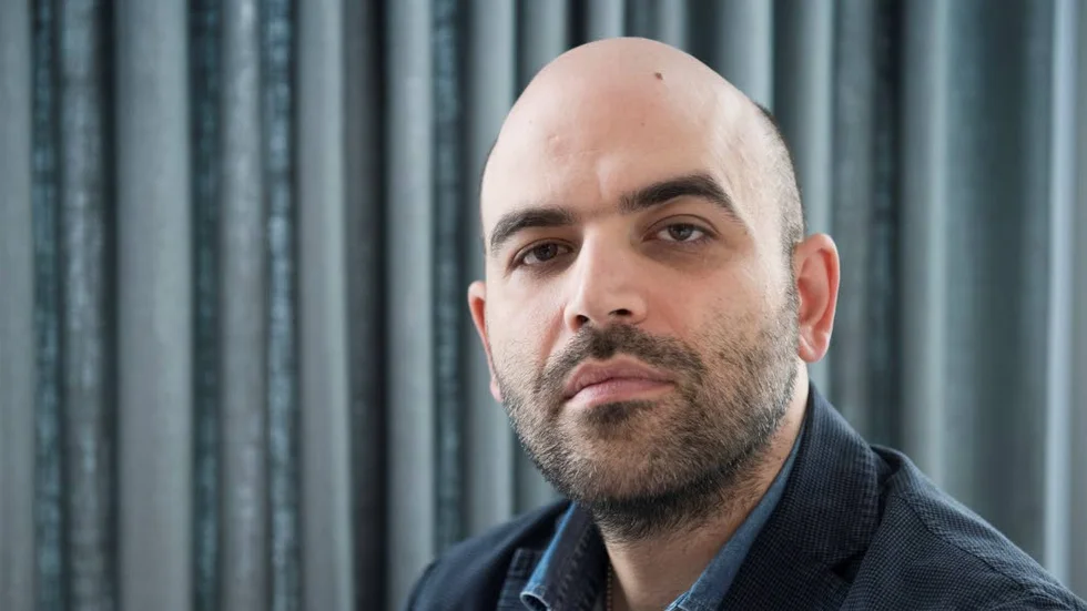 Roberto Savianos reportagebok ”Gomorra” gav hon internationell ryktbarhet. Tyvärr är hans romankonst inte lika uttvecklad, menar Kurirens recensent efter att ha läst senaste boken ”Dödskyssen. Camorrans barn”.