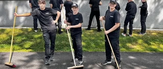 De sommarjobbar i sitt eget bostadsområde på Agneshög