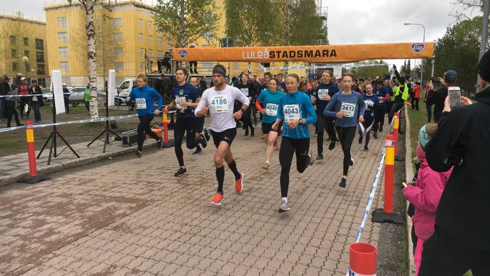 Nikolaj Riekkola (vit tröja) och Nina Lintzén (blå) tog hem Stilloppet.