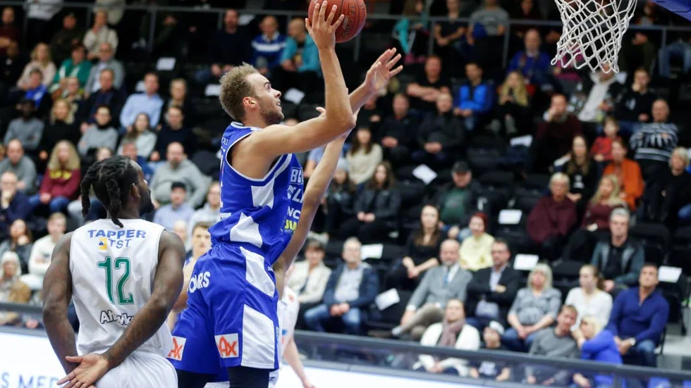 Denzel Andersson gjorde 28 poäng i krossen mot Umeå.