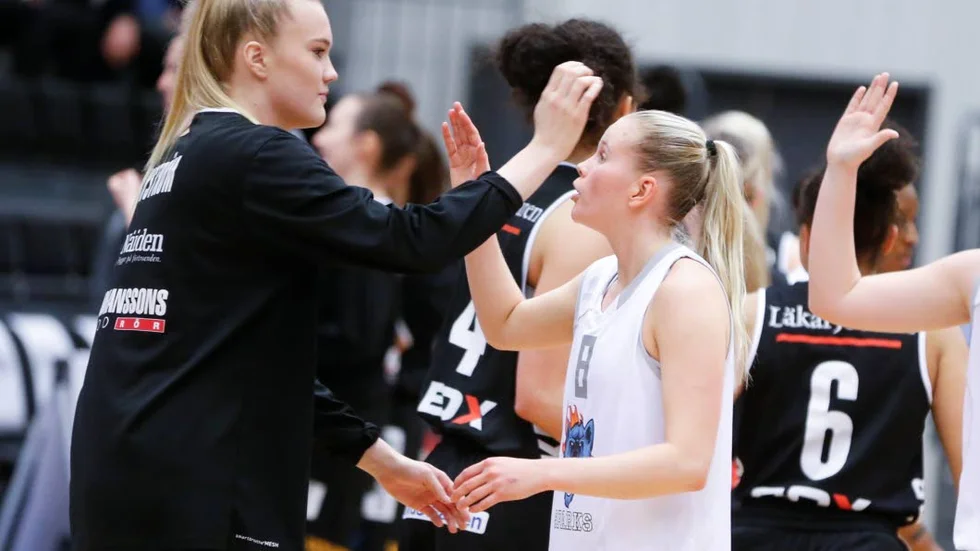 Allis Nyström och Sofia Hägg.