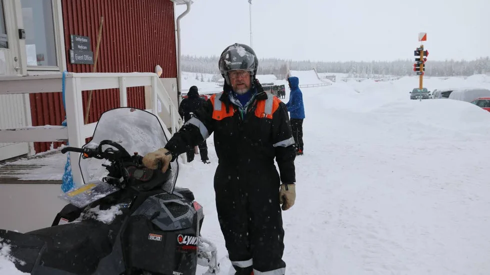 Sture Norén är spåransvarig över VM i skidorentering och har kört massor av mil med snöskotern för att preparera VM-banorna ute på Lindbäcksstadion i Piteå.