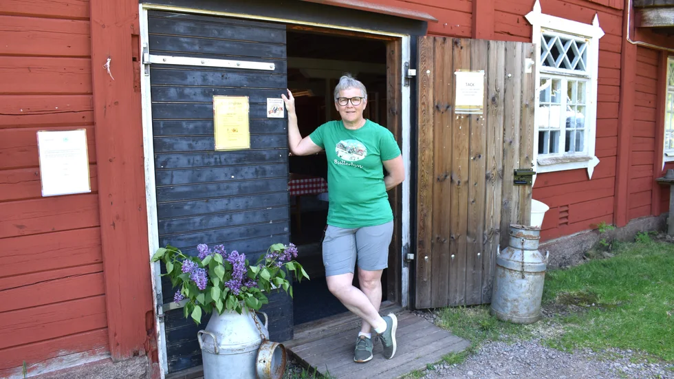 Karina Svensson driver Café Sörgården och anställer sju sommarjobbare till sommaren, till cafét och parkeringen. 