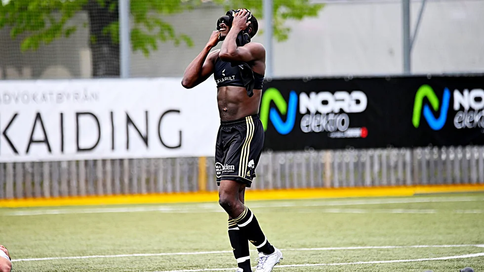 Skellefteå FF föll borta mot Friska Viljor. Laget har nu fem poäng upp till serieledning med tre matcher kvar.