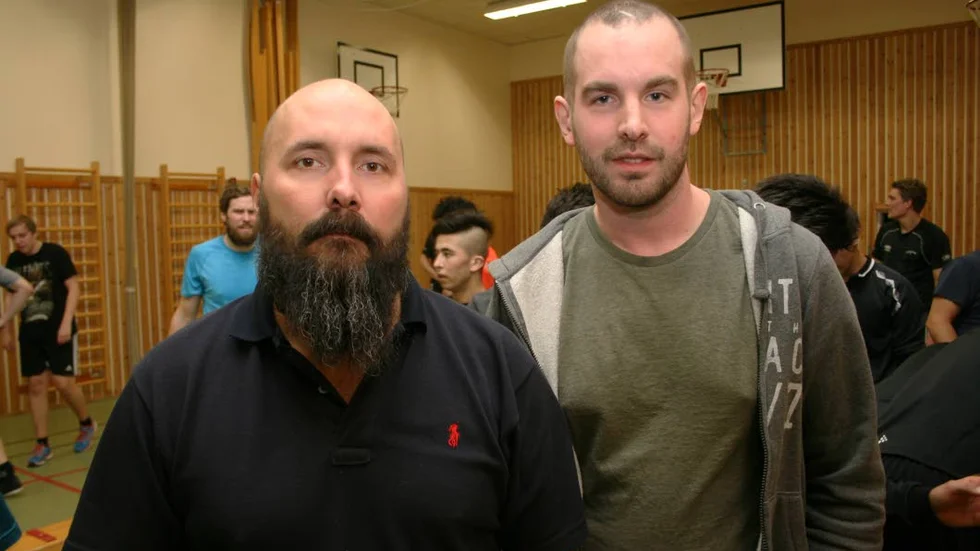 Gillar sitt jobb. Tränarduon Jonas Nordén (till vänster) och Kristoffer Öhman brinner för arbetet med flyktingungdomarna.