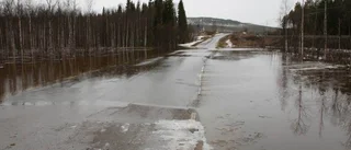 Väg avstängd efter översvämning