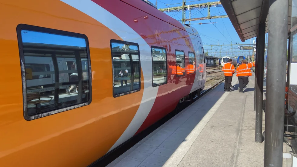 På torsdagskvällen ställdes tågtrafiken mellan Norrköping och Linköping in. Personal hänvisade resande till ersättningsbussar. 