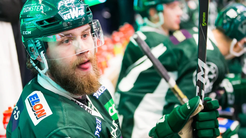 Robin Press stannar i Ryssland.