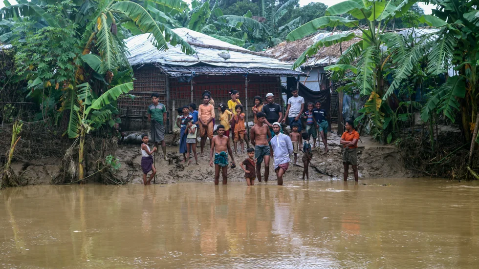 Rohingyer i ett flyktingläger i Kutupalong i Bangladesh under en översvämning i juli 2021.