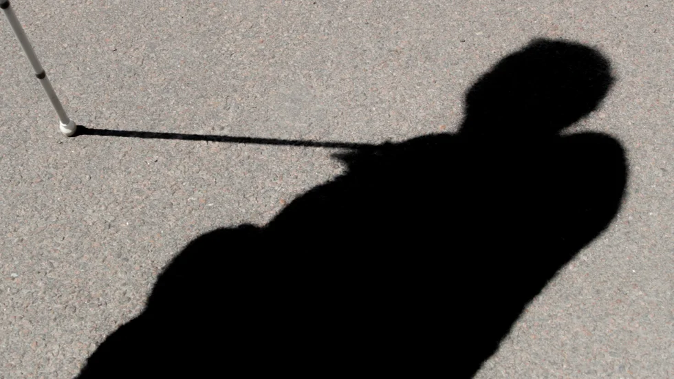 Håkan, som egentligen heter något annat, är blind och kan inte gå till mataffären själv. Men kommunen sa nej när han ansökte om ledsagarservice. 