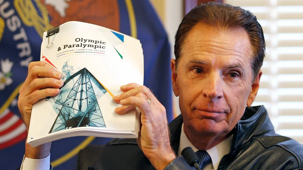 Fraser Bullock med Salt Lake Citys tänkta OS-ansökan om vinter-OS 2030. Nu stödjer han Sverige, för USA-orten vill hellre ha spelen 2034. Arkivbild.