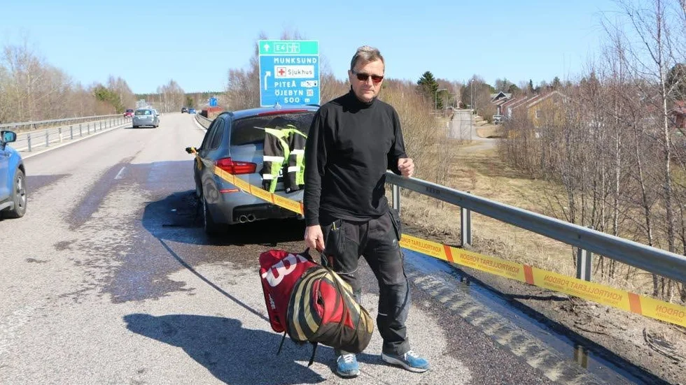 BMWn brann upp och Anders Sandströms tennisväska gick också nästan upp i rök.