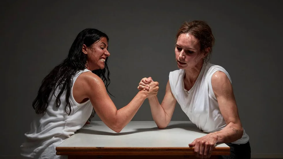 Demokrati. Rörelsen Medborgarbandet vill göra politisk teater som involverar fler i diskussionen om demokrati. Här syns Angelica Radvolt och Nina Persson.