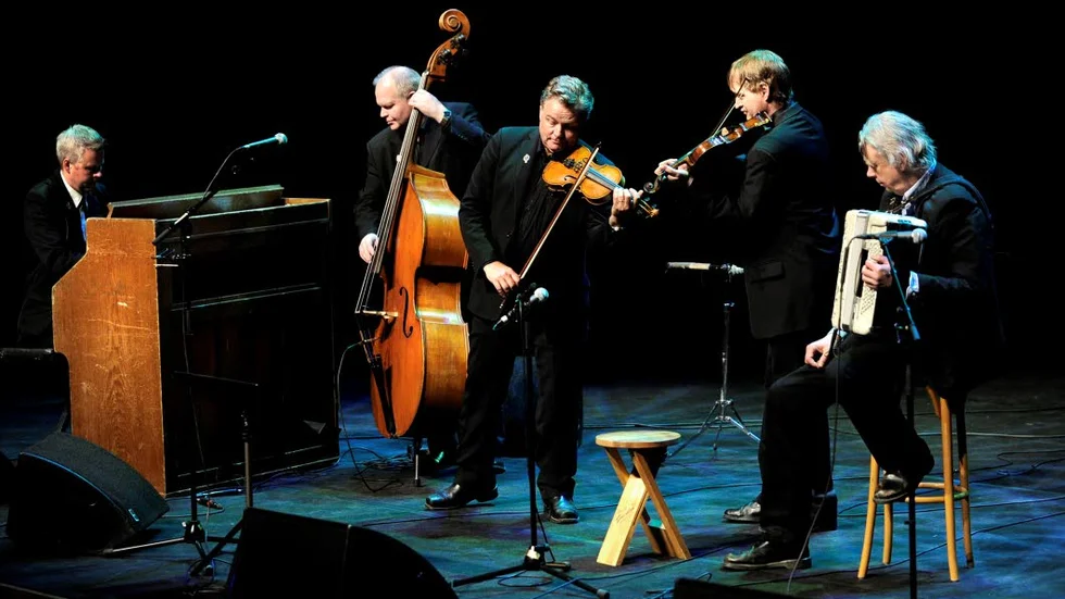 40 år. JP Nyströms orkester har under 40 år förgyllt scenen för folkmusik. På bild ses orkestern under en spelning från deras 35-års jubileum.