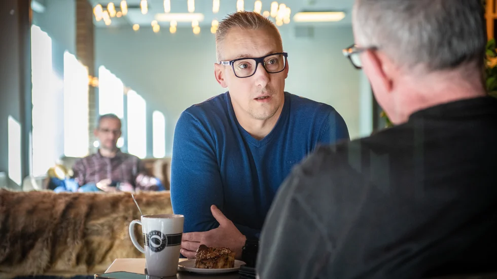 ”Teamet på DS2 var fantastiskt. De var de mest innovativa, hårt arbetande människorna jag någonsin har arbetat med. De effektiviserade processer, förbättrade maskinerna, löste problem, arbetade långa timmar, allt.”, säger ingenjören Uroš Lorčar som ifrågasätter urvalet av vilka som fått sluta. 