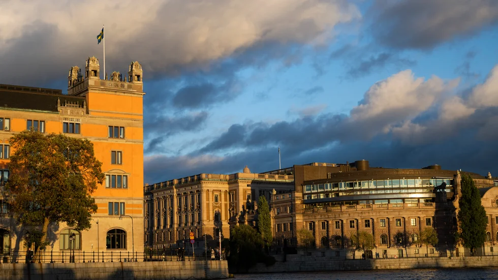 Regeringskansliet Rosenbad och Sveriges riksdag. Härifrån styrs Sverige.