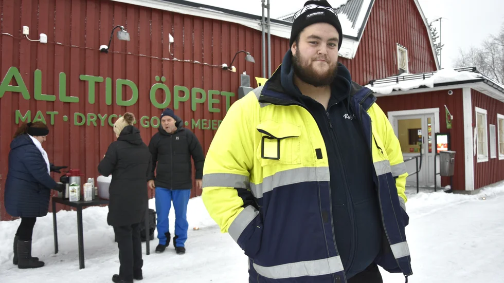 Alexander Luthström är glad över att butiken är igång.