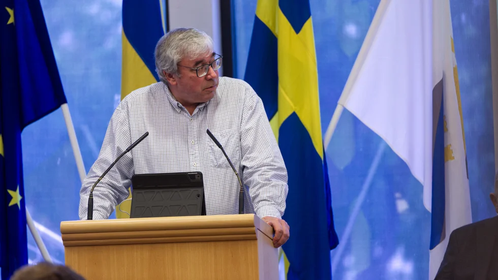 Peter Karlberg (V) vill att ungdomar ska ha mer att säga till om i Motala.