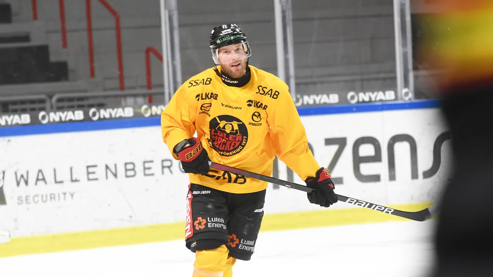 Linus Omark tränade för fullt i ny omgivning på tisdagen.