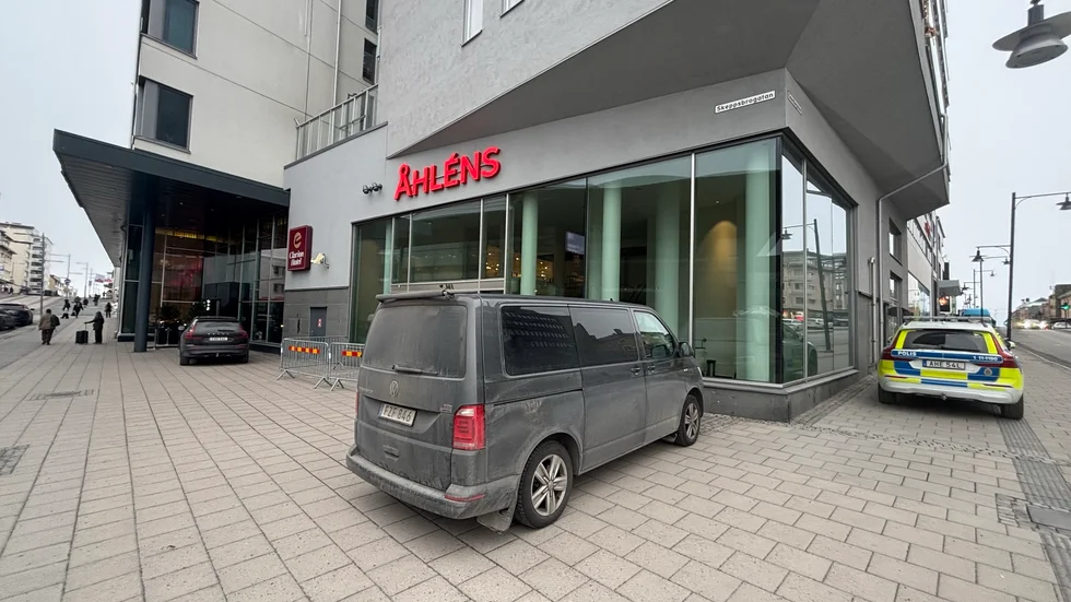 Polisinsats på Clarion i Luleå. Polisen utreder ett misstänkt narkotikabrott.